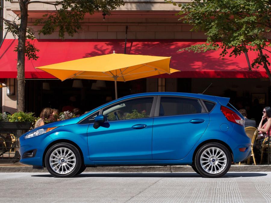  Ford Fiesta Titanium Hatchback 2013 года  (NA) (фото 24 из 28)